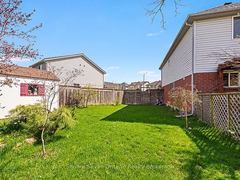 635 Commonwealth Cres — Photo 40