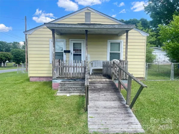 202 S Rhyne St, Dallas, NC 28034