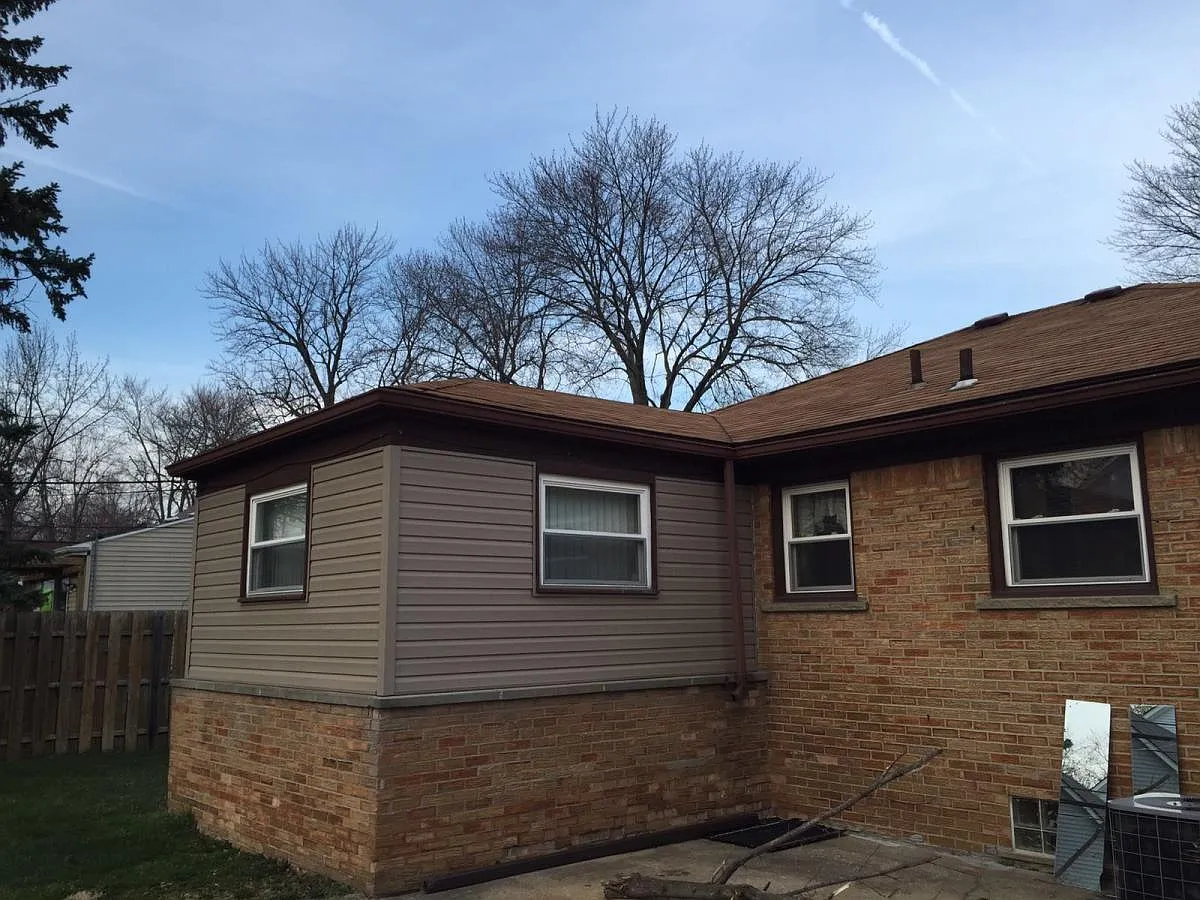 3865 Buckingham Avenue — Photo 2