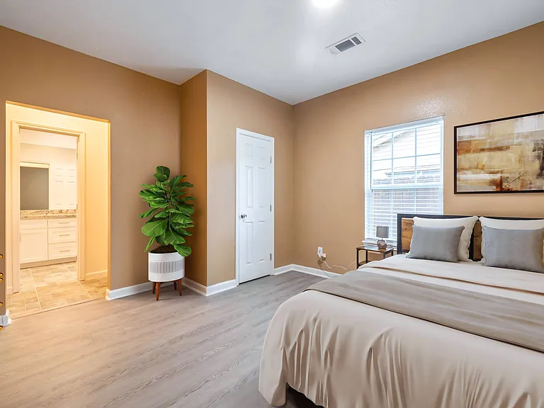 Disclaimer: This photo has been virtually staged. Not all furnishings seen will be included. Please view the virtual tour.