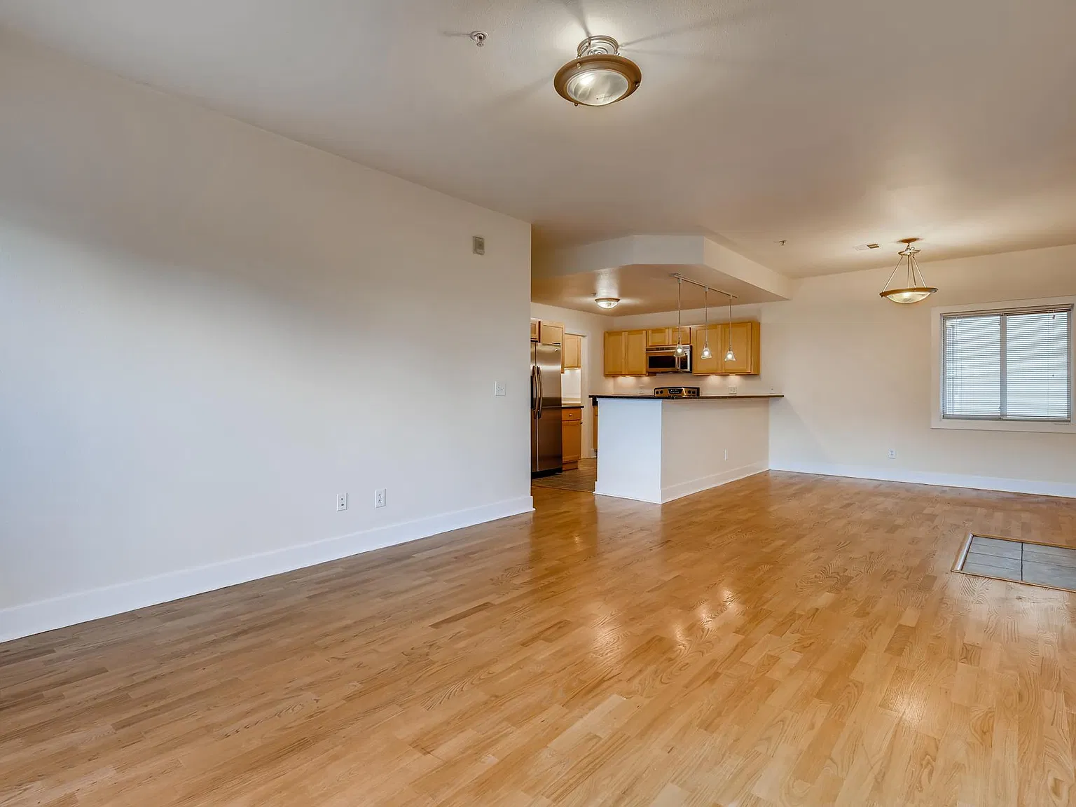 4 bed, 1440 sqft, $5,400 — Photo 3