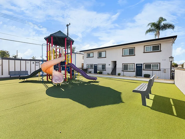Pointe Pacific Apartment Homes — Photo 14