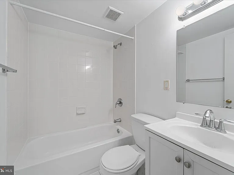 3885 Chain Bridge Rd — Photo 35