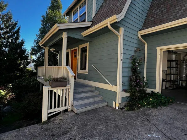 870 Blackberry Ln, Ashland, OR 97520