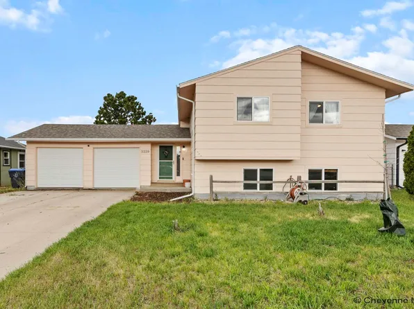 3229 Rock Springs St, Cheyenne, WY 82001