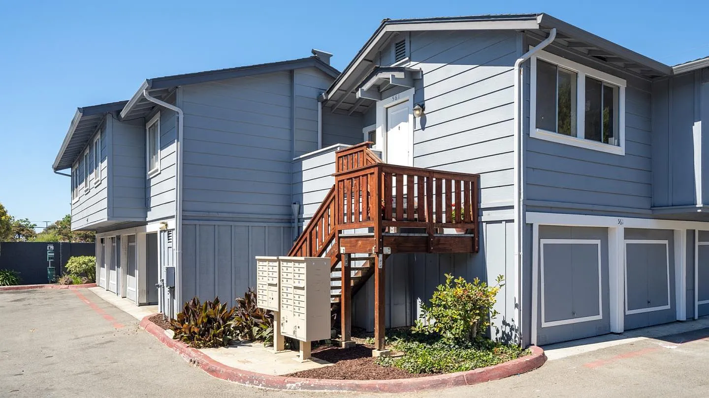 561 Groth Pl photo 1
