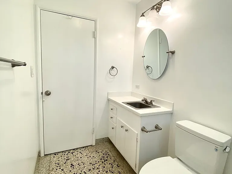 216 N Milpas St — Photo 12