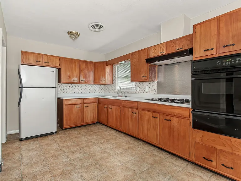 10943 Desdemona Dr — Photo 10