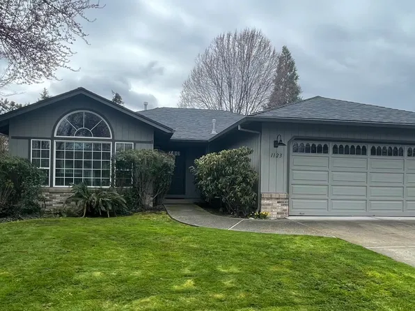 1123 Agate St, Medford, OR 97501