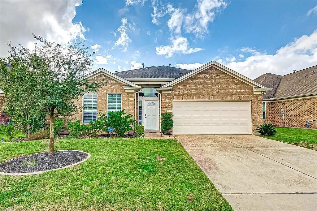 3 bed, 2.0 bath, 2008 sqft, $2,350 — Photo 1