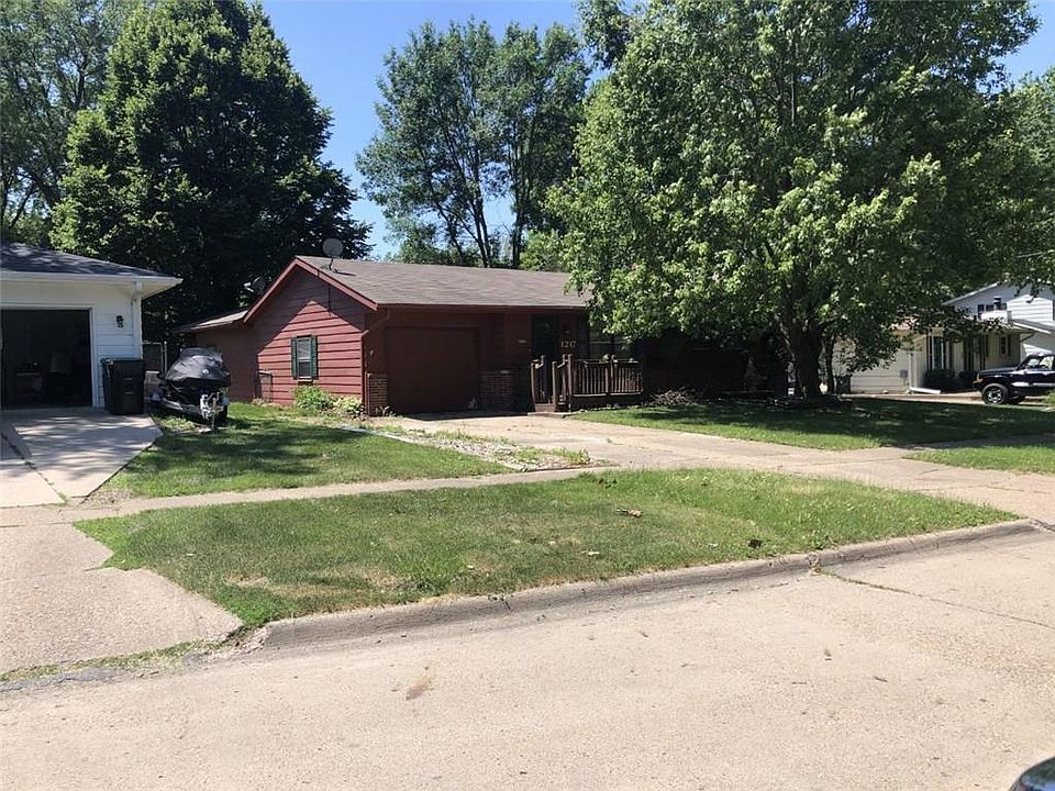 1st image of 1217 SW Kenworthy Dr