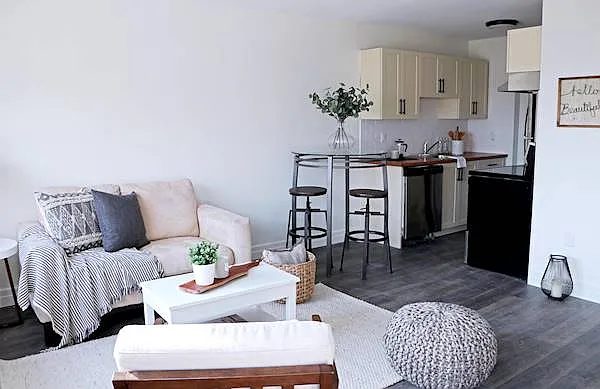 936 King St W #302 — Photo 3