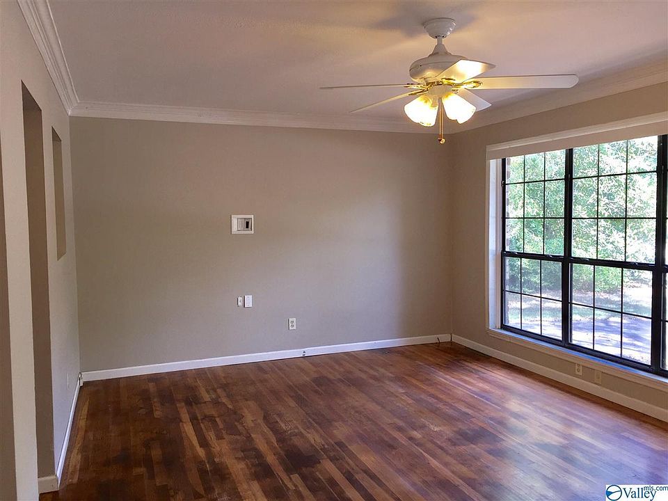 2nd image of 515 Jeffery Dr NW