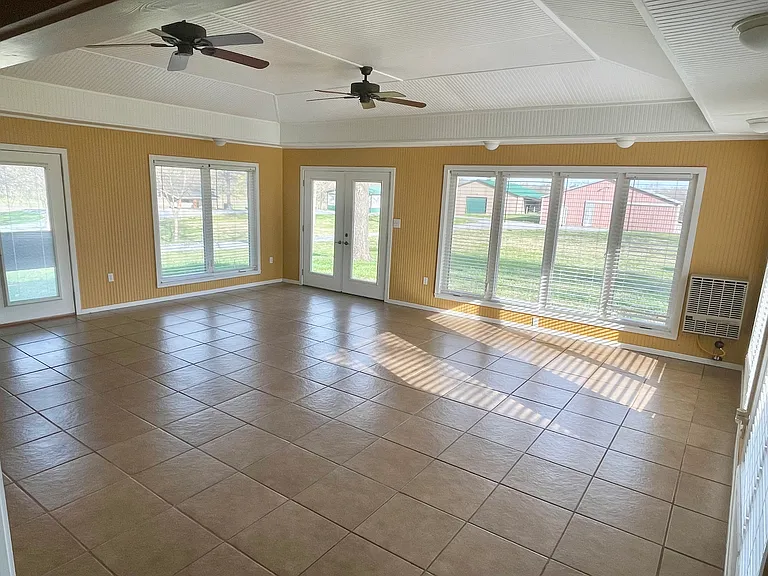 1128 Clayton Dr — Photo 13