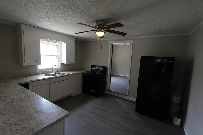 44 E White St — Photo 5