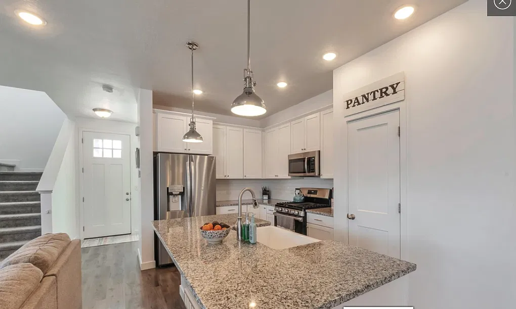 4 bed, 2893 sqft, $2,650 — Photo 3