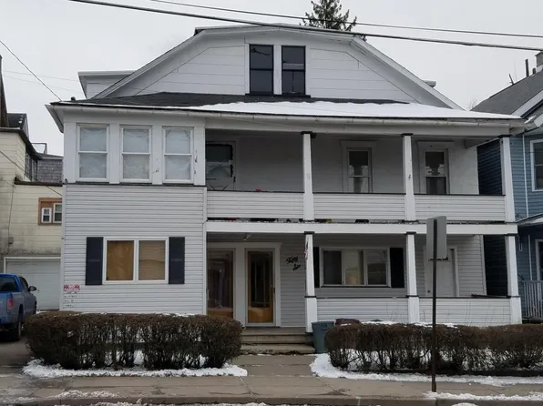 56 8th Ave, Carbondale, PA 18407