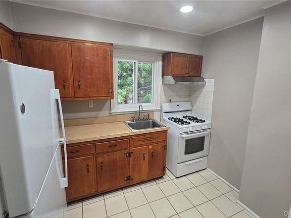 5th image of 465 Magnolia Blvd
