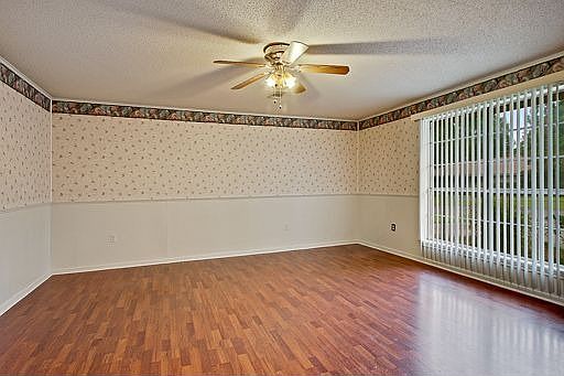 Nice laminate wood floors in Den &amp; Breakfast area.