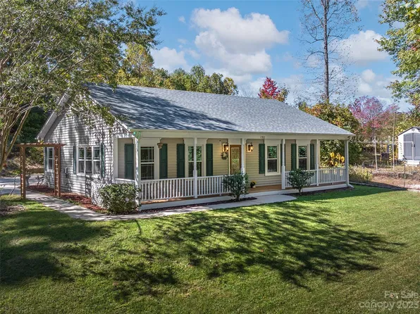 150 Windover Dr, Mills River, NC 28759