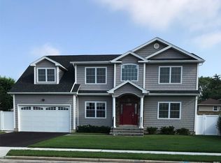 40 Sunrise St, Plainview, NY 11803