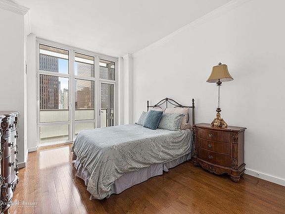 4th image of 1600 Broadway #Ph3a
