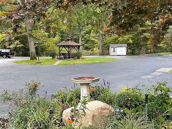 2nd image of 833 Highbanks Dr