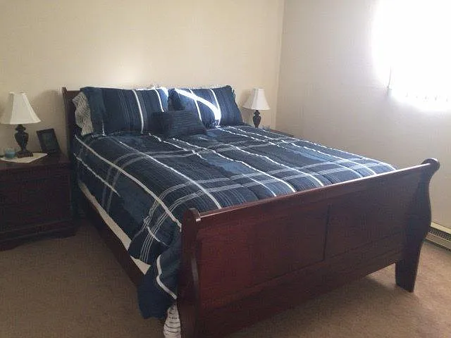 Oxford Square Apartments — Photo 1