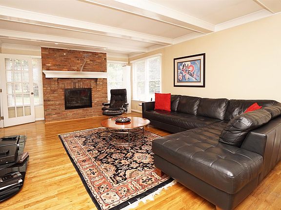 3rd image of 10040 Wimbledon Ct