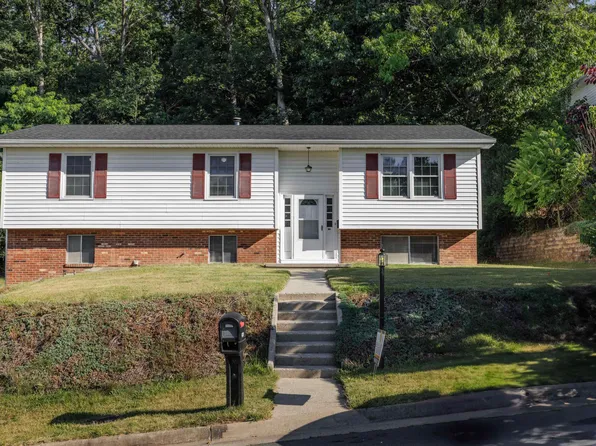 825 Paul St, Staunton, VA 24401