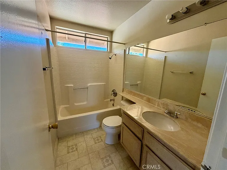 39300 Medina Ct — Photo 8