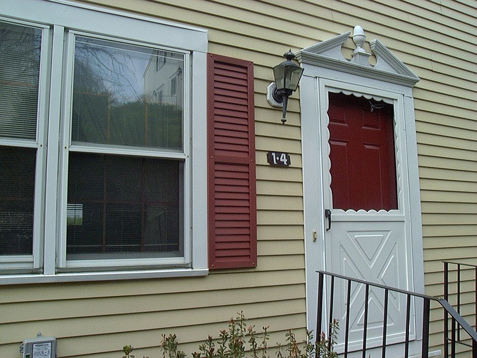 Quiet Garden Entrance