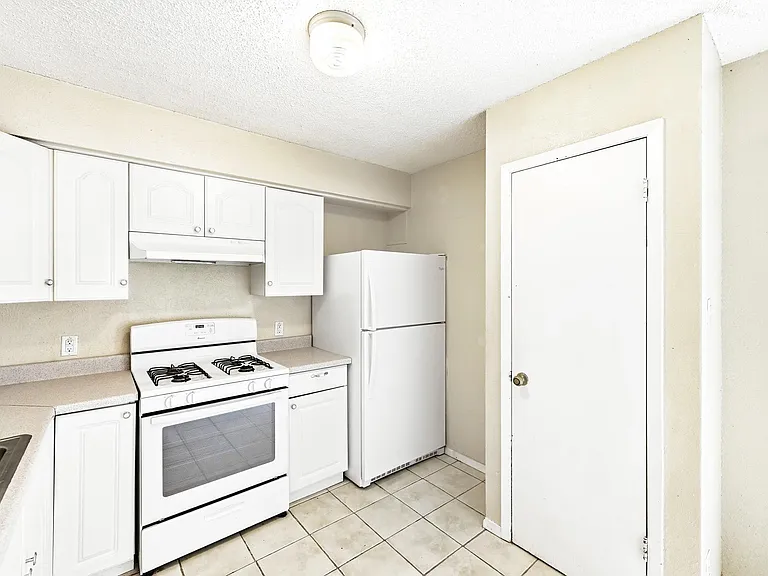 10604 Lanshire Dr #A — Photo 11
