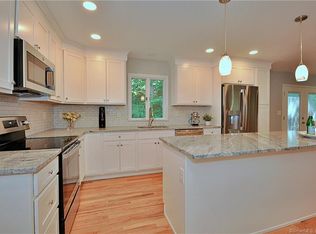 24 Lakeview Ter, Sandy Hook, CT 06482