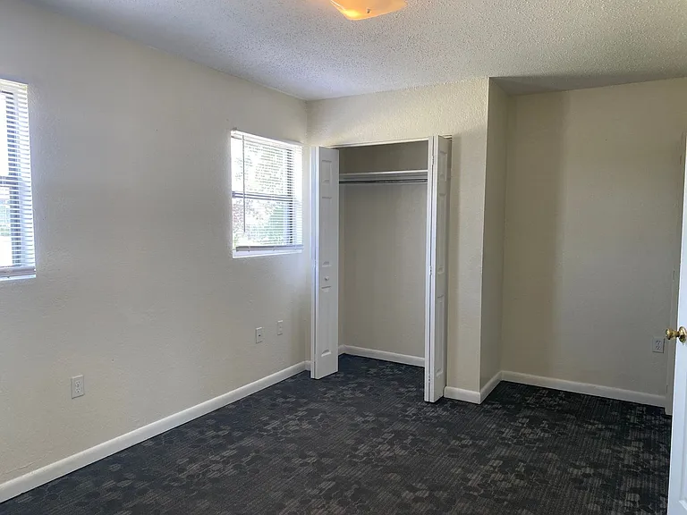 1030 W Walnut St — Photo 16