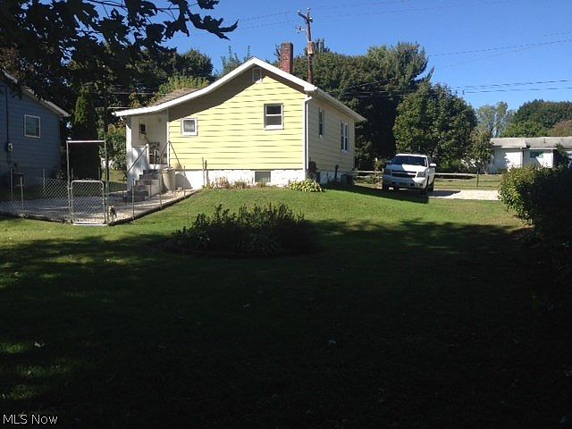 2nd image of 137 6th St SW