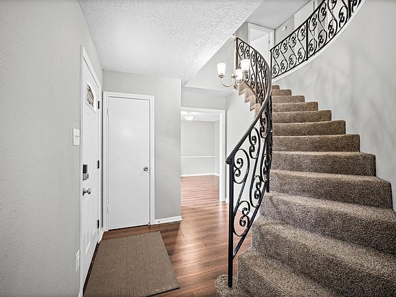 5th image of 619 Cotter Dr