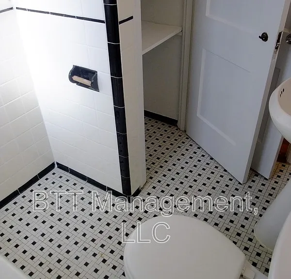 8401 Greenwood Ave #1 — Photo 25