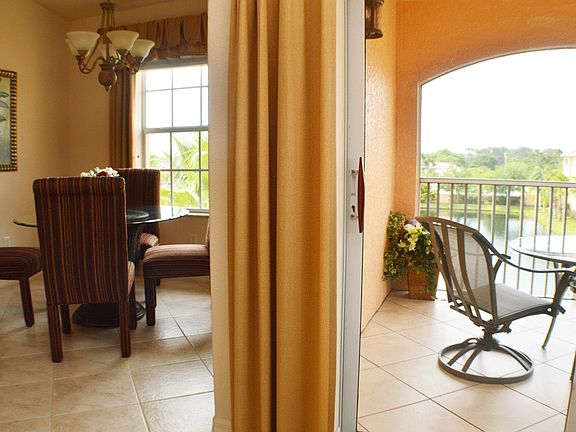 lanai and breakfast nook
