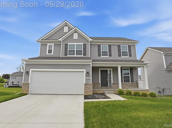 8446 Sandhill Ct, White Lake, MI 48386