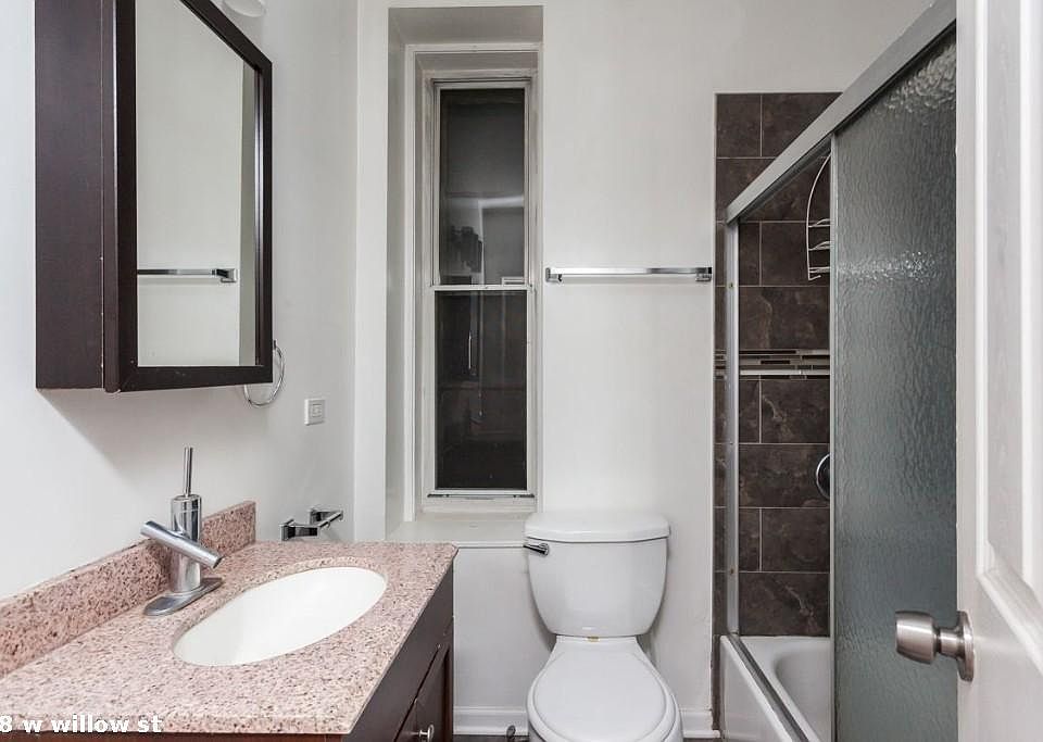 1st image of 948 W Willow St #322