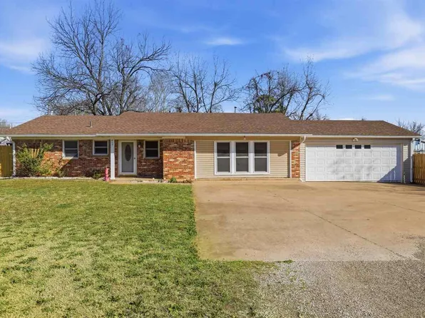 617 Locust St, Perry, OK 73077