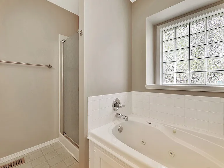 4923 Farmstead Ct — Photo 22