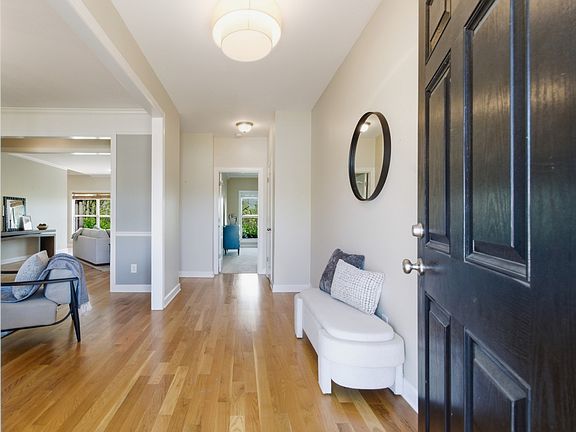 4th image of 308 Pinnacle Pl