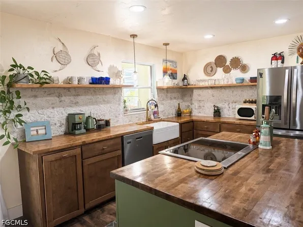 1641 Mansville Ter, North Fort Myers, FL 33903