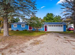 586 Holiday Dr, Bellaire, MI 49615