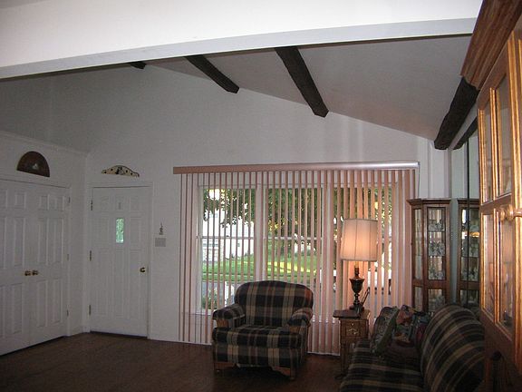 Living Rm w/ Valuted Ceiling
