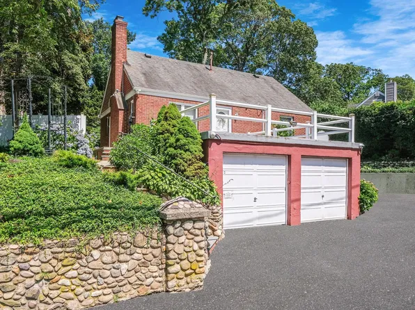 176 Vernon Valley Road, East Northport, NY 11731
