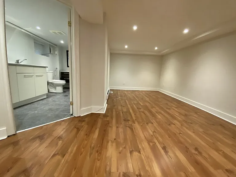 22 Lorindale Ave — Photo 28