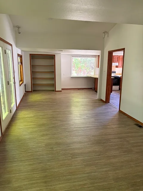 4 bed, 2596 sqft, $2,395 — Photo 3